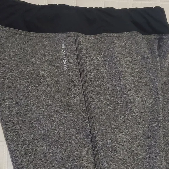 The North Face Flashdry Capri Leggings Gray Black Girls Regular Size 10-12 - Picture 5 of 10